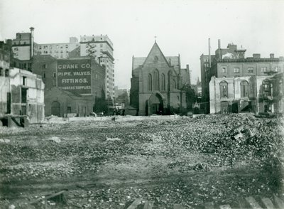 Uitzicht naar het oosten op Thirteenth bij Locust Streets door Unknown